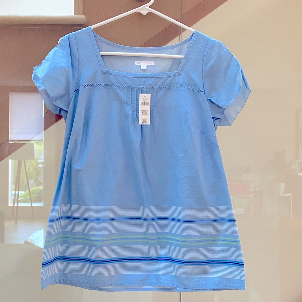 Brand New Gap Womens light blue Babydoll cotton shirt.  Size S & light weight.